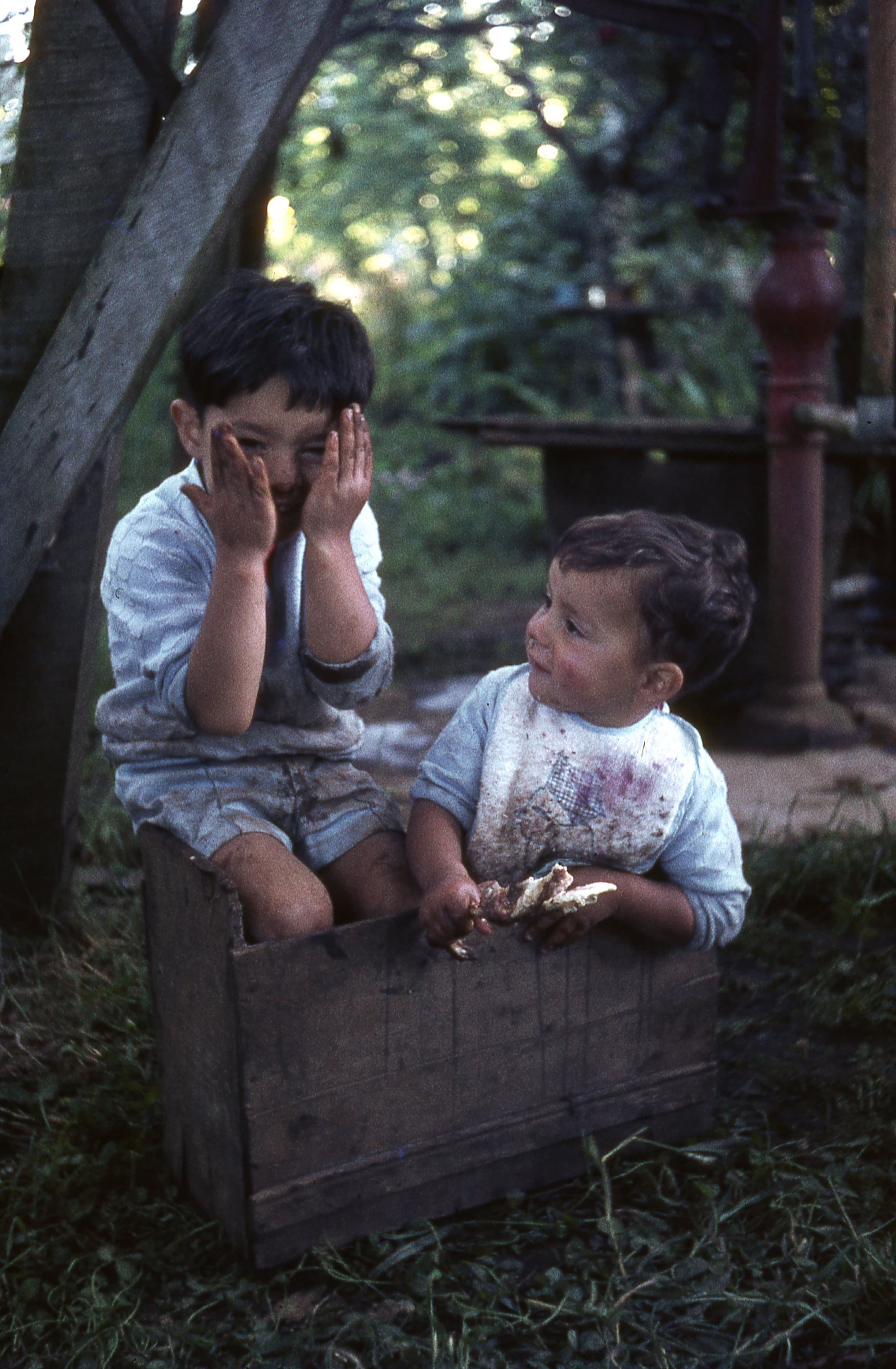 Retrato de dos niños, ca. 1965