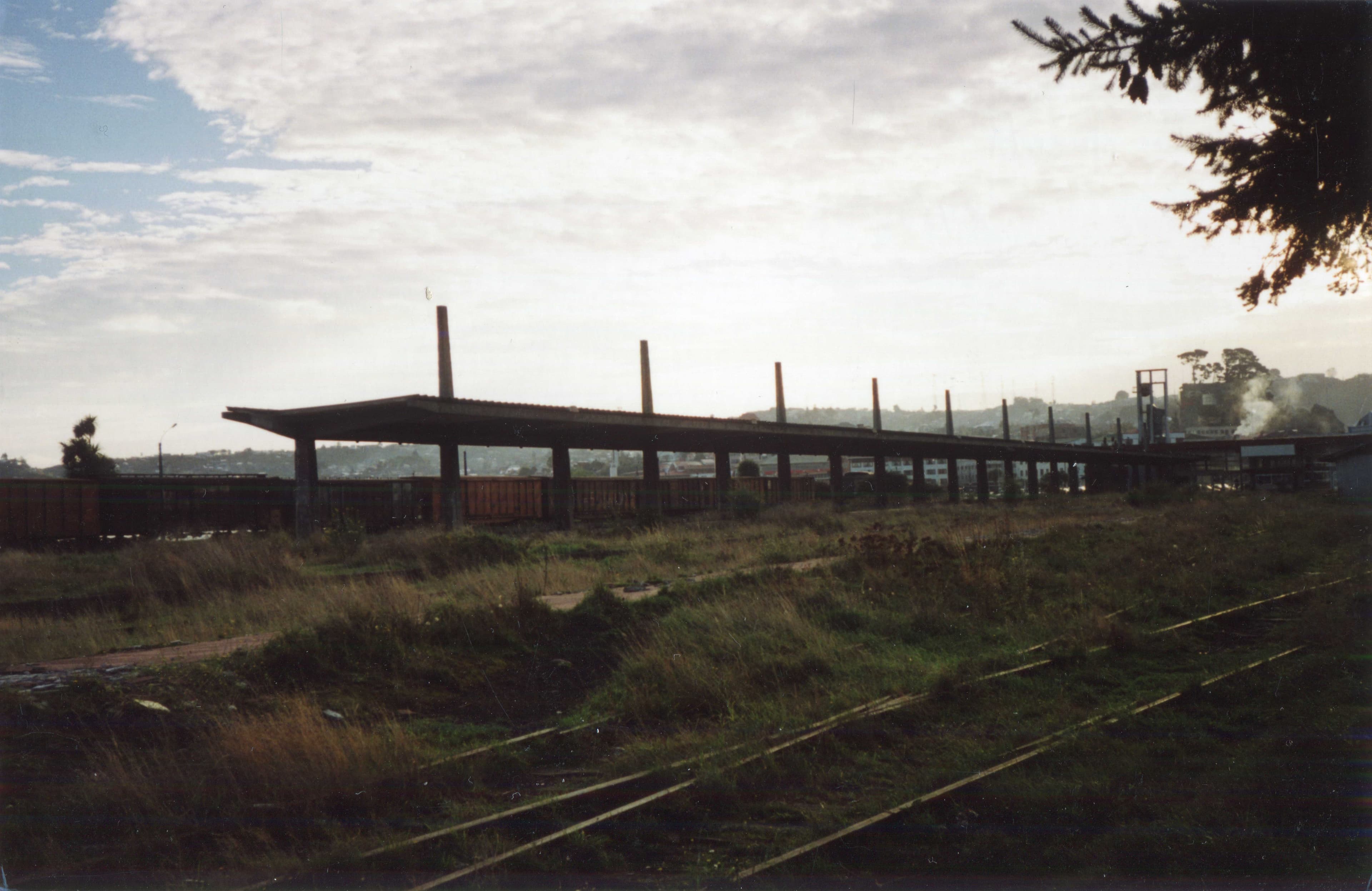 EFE FP CENTRALSUR 006 Antiguo Anden Estacion Puerto Montt 24 Abril 1997