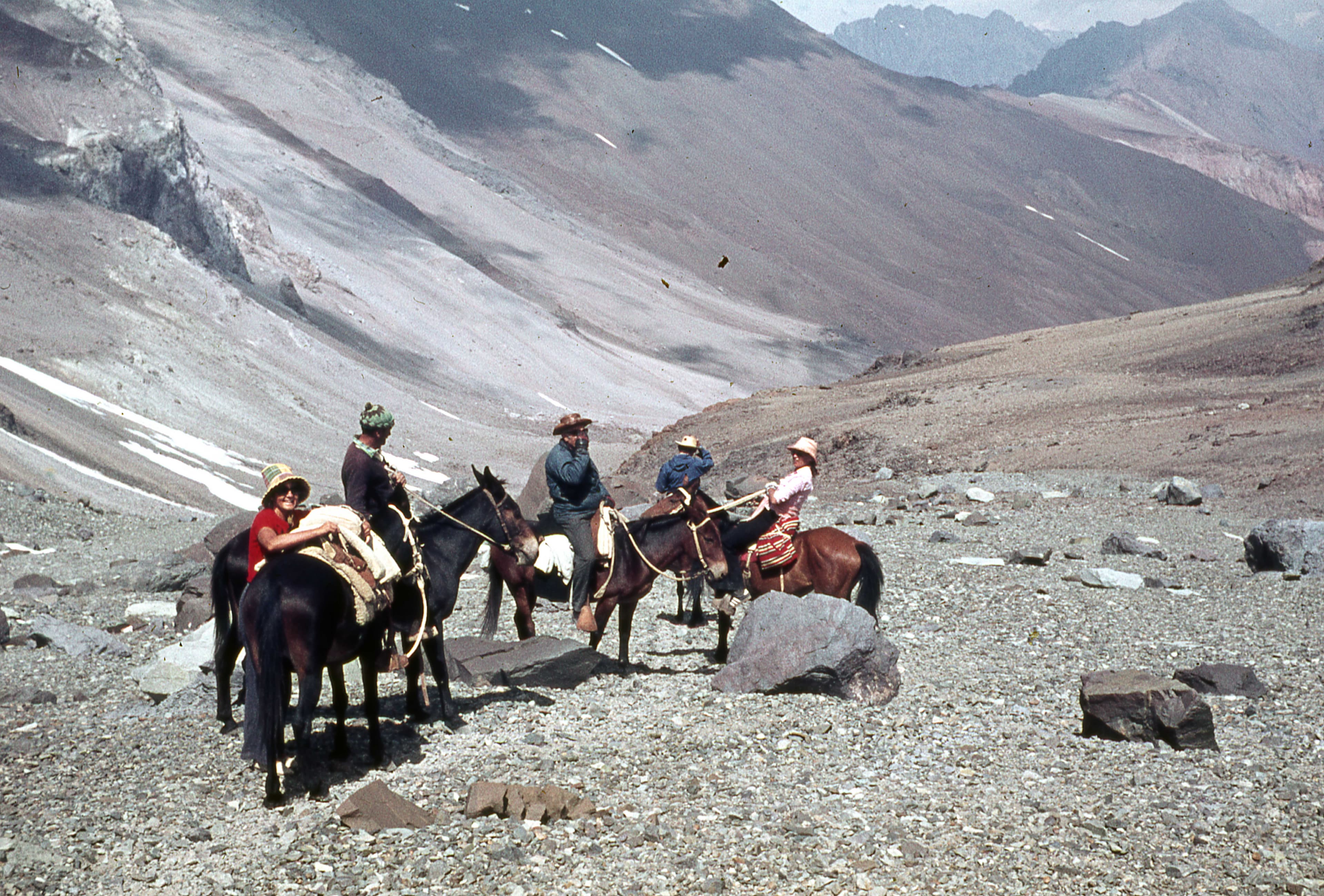 Paseo a caballo en la cordillera, 1977