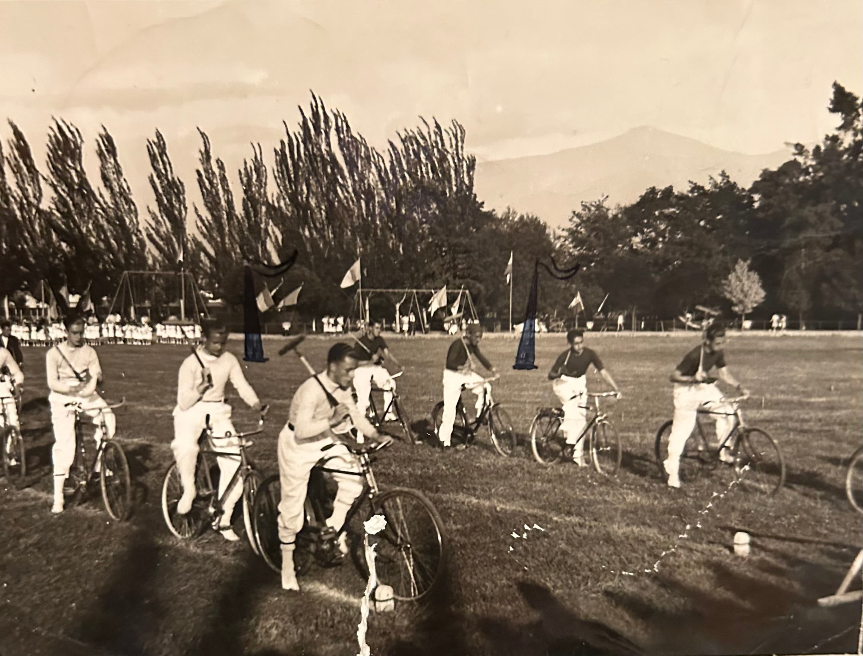 Polo en bicicleta, 1944